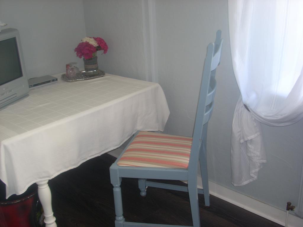 Chambres D'Hotes Kergollay Lanhouarneau Room photo